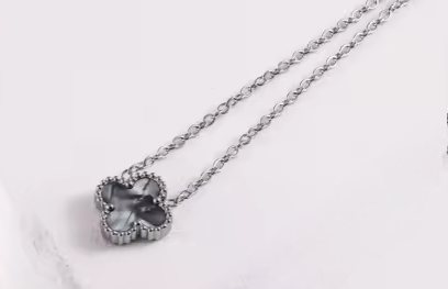 Van Cleef Inspire 13mm Silver Clover Necklace