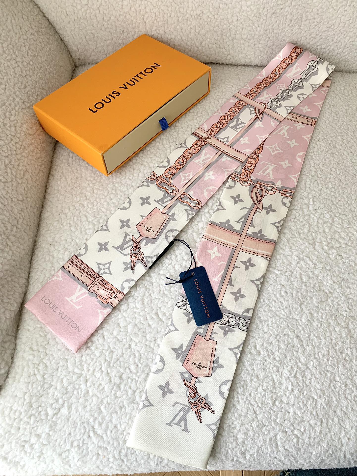 LV Inspired
Bandeau silk Twills