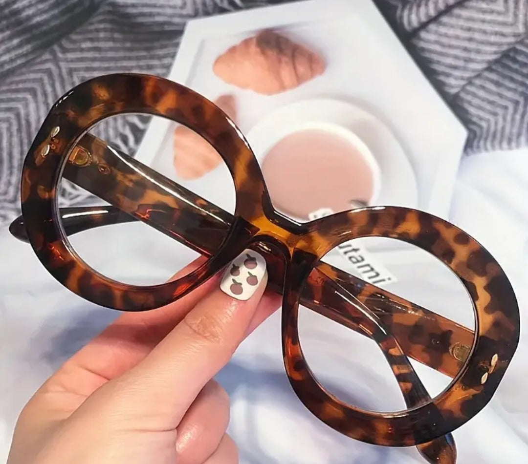 Oversized round eyewear