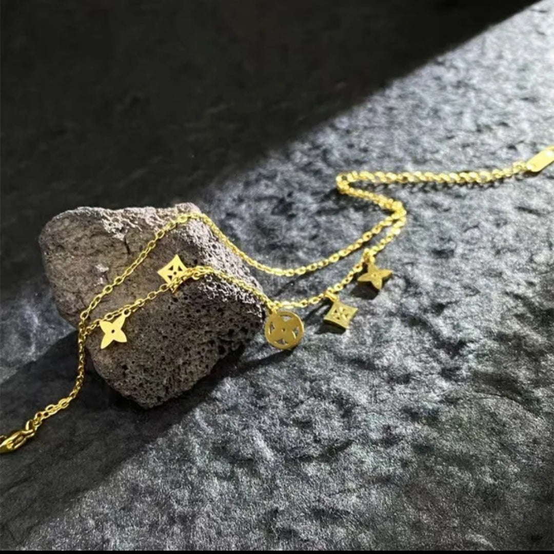 4 leaf clover Gold Bracelet