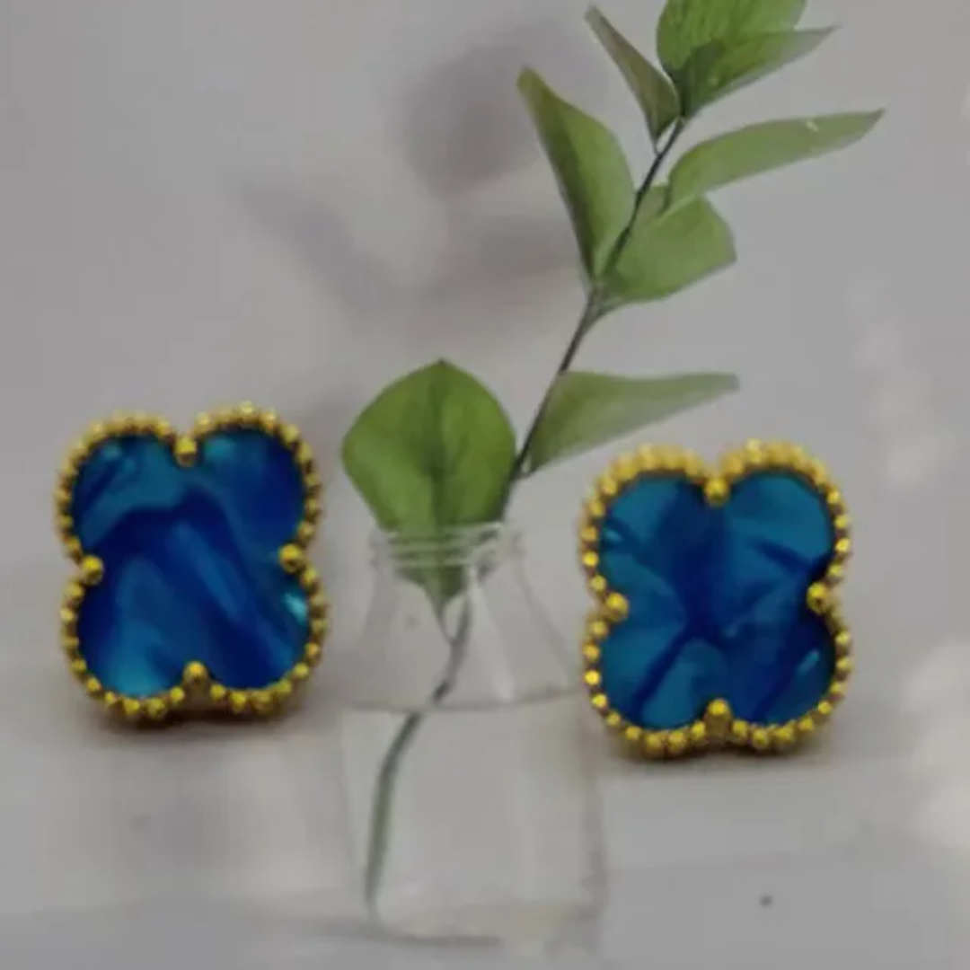 Van Cleef inspired 15mm Gold Trim Clover Stud