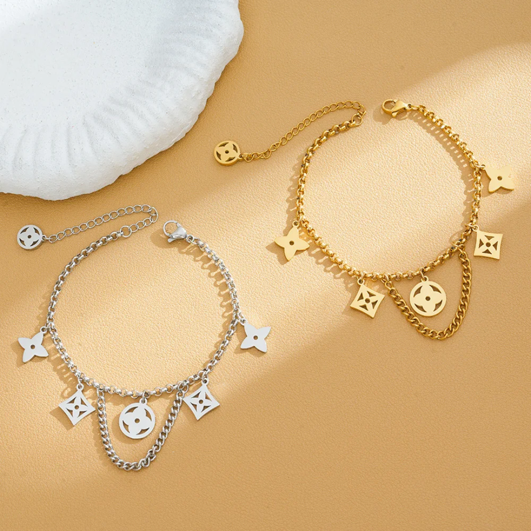 Clover charm Gold Bracelet