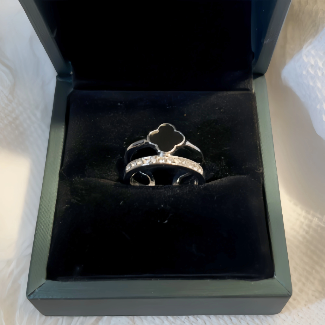 Van Cleef inspired Clover Ring