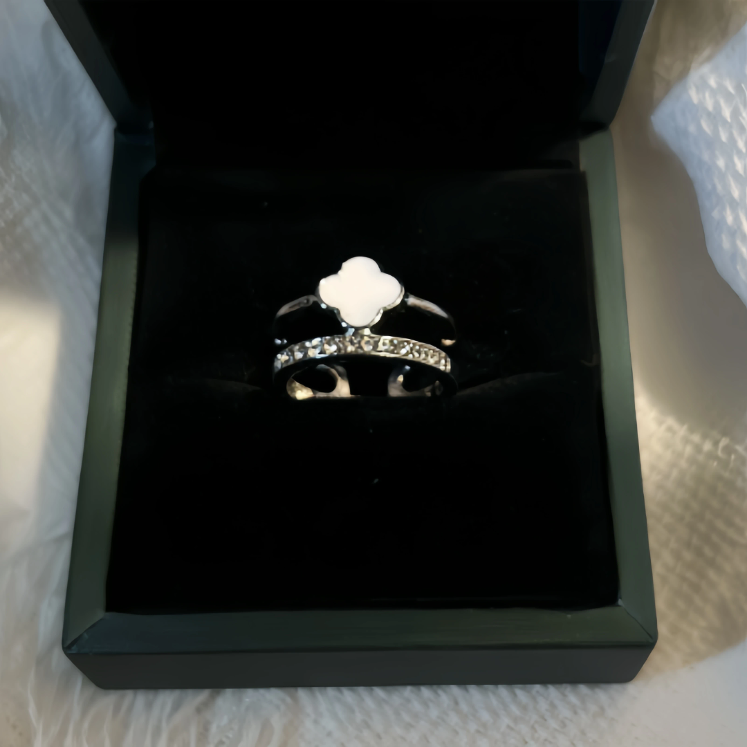 Van Cleef inspired Clover Ring