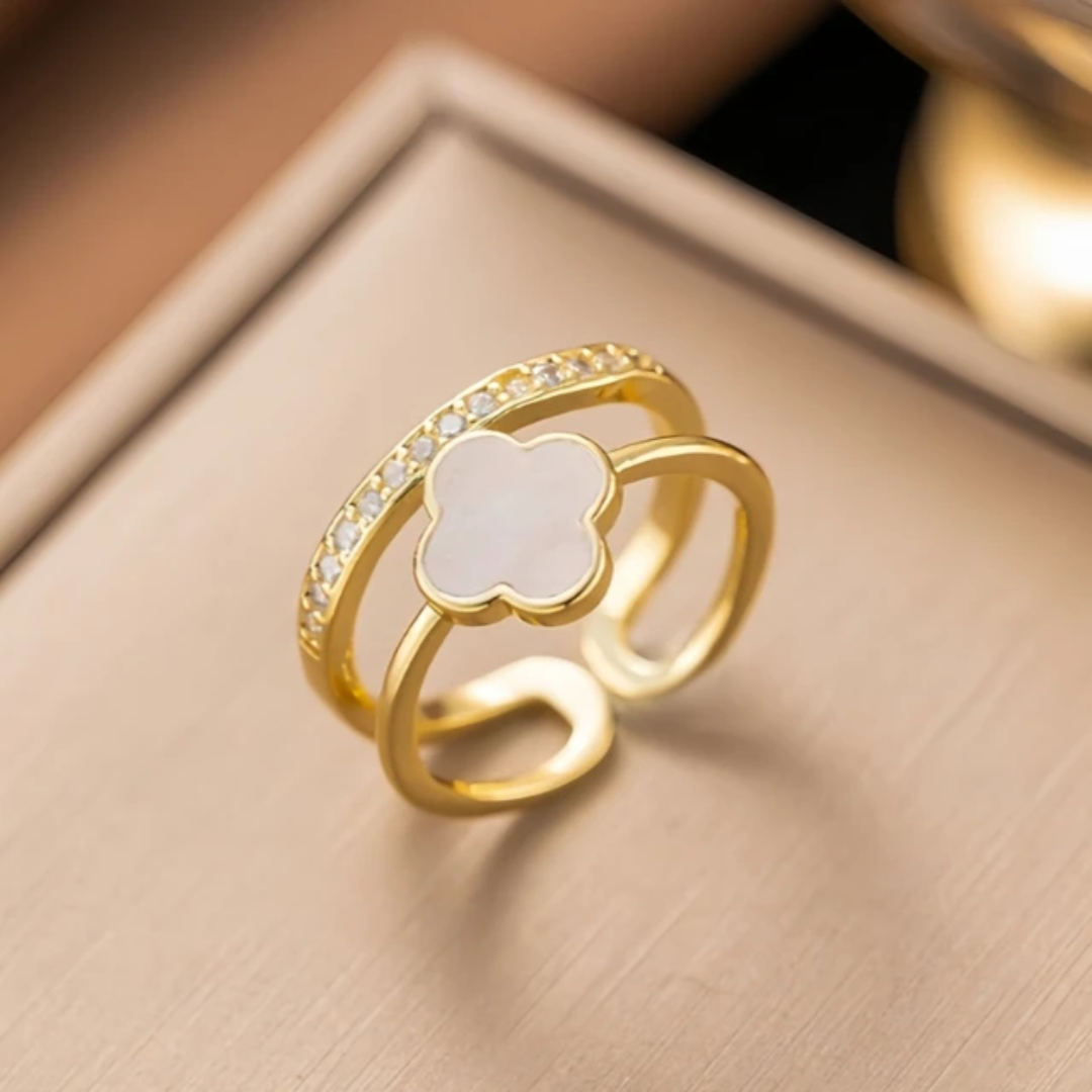 Van Cleef inspired Clover Ring