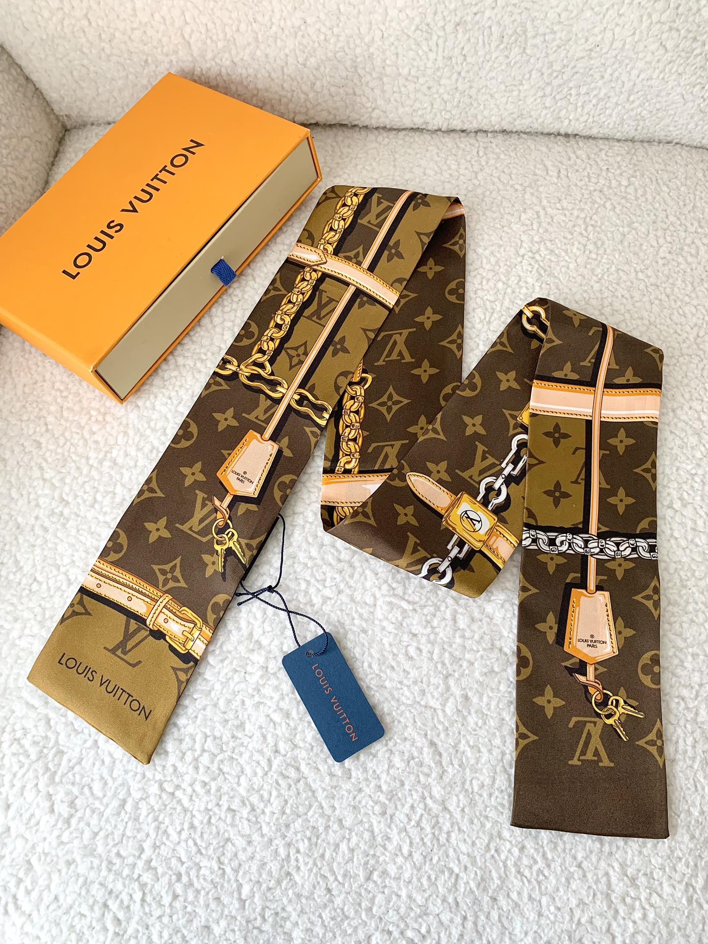 LV Inspired 
Bandeau silk Twills