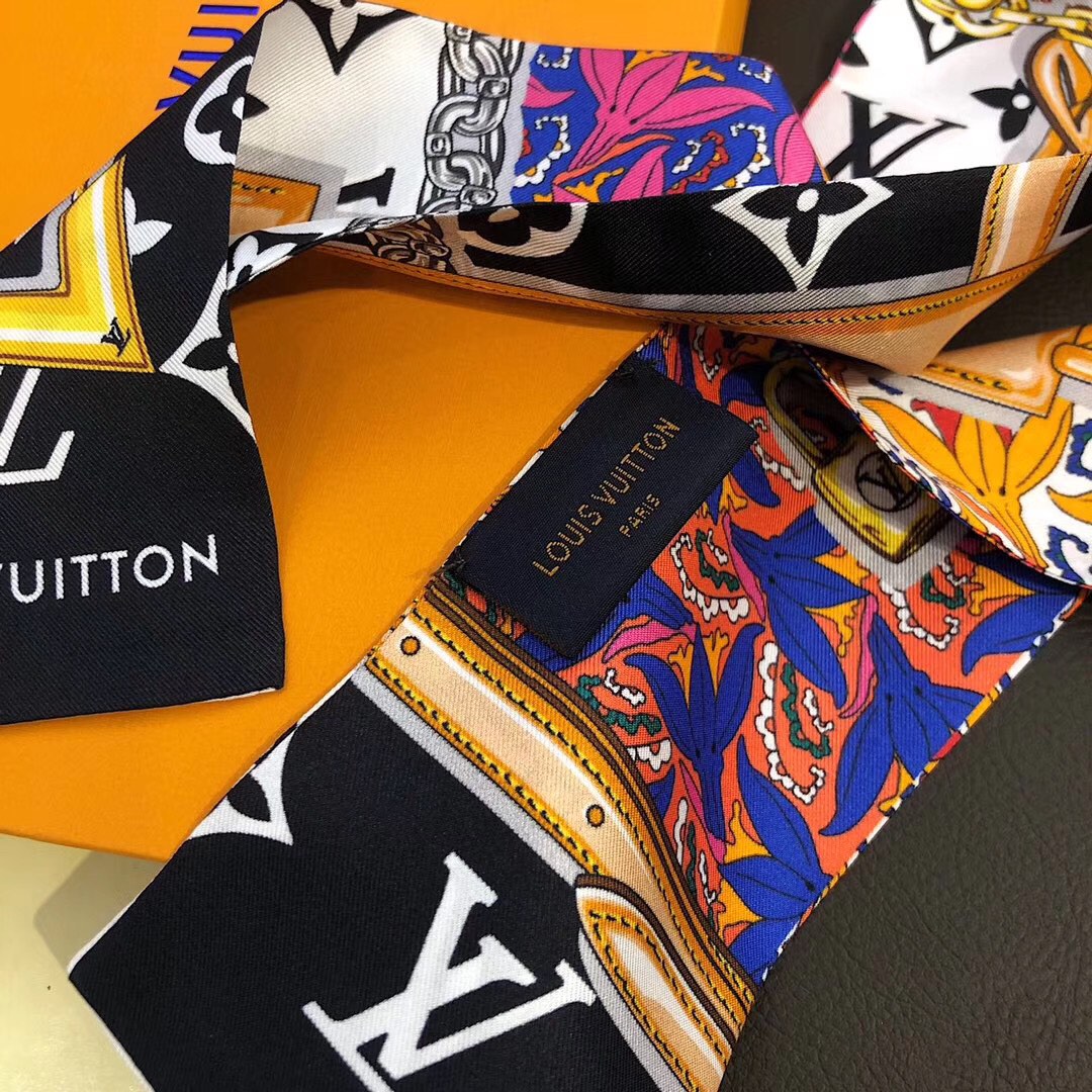 LV inspire Monogram Confidential Bandeau.