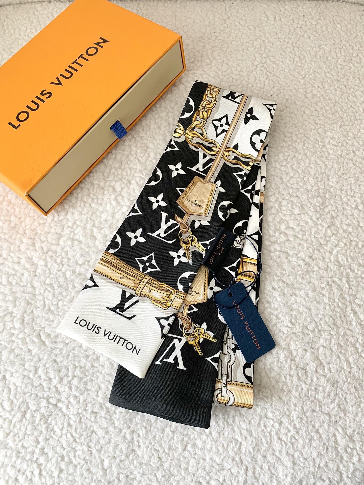 LV Inspired 
Bandeau silk Twills