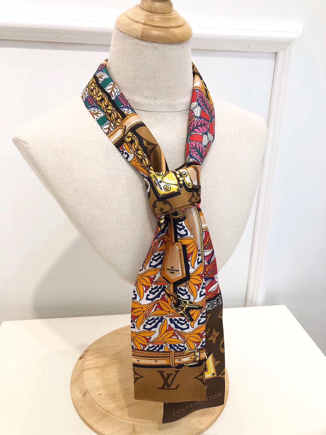 LV inspire Monogram Confidential Bandeau.