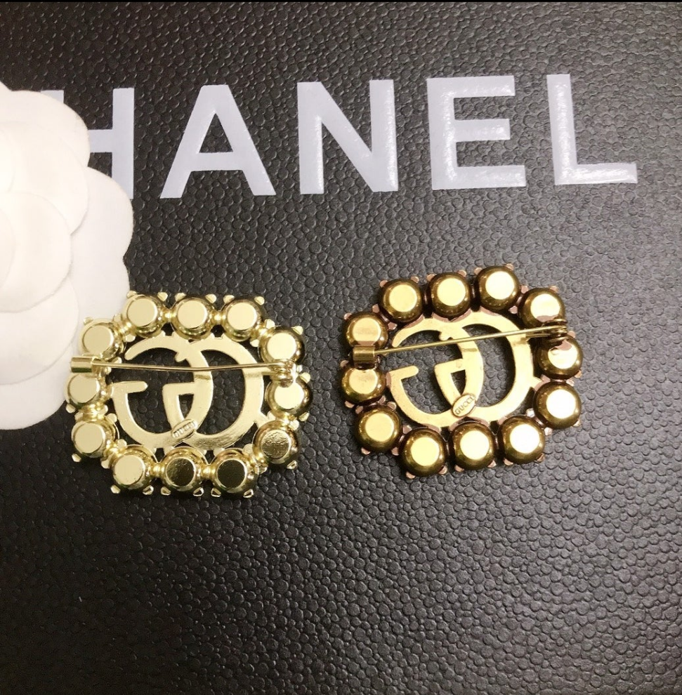 Gucci inspired round crystal brooch