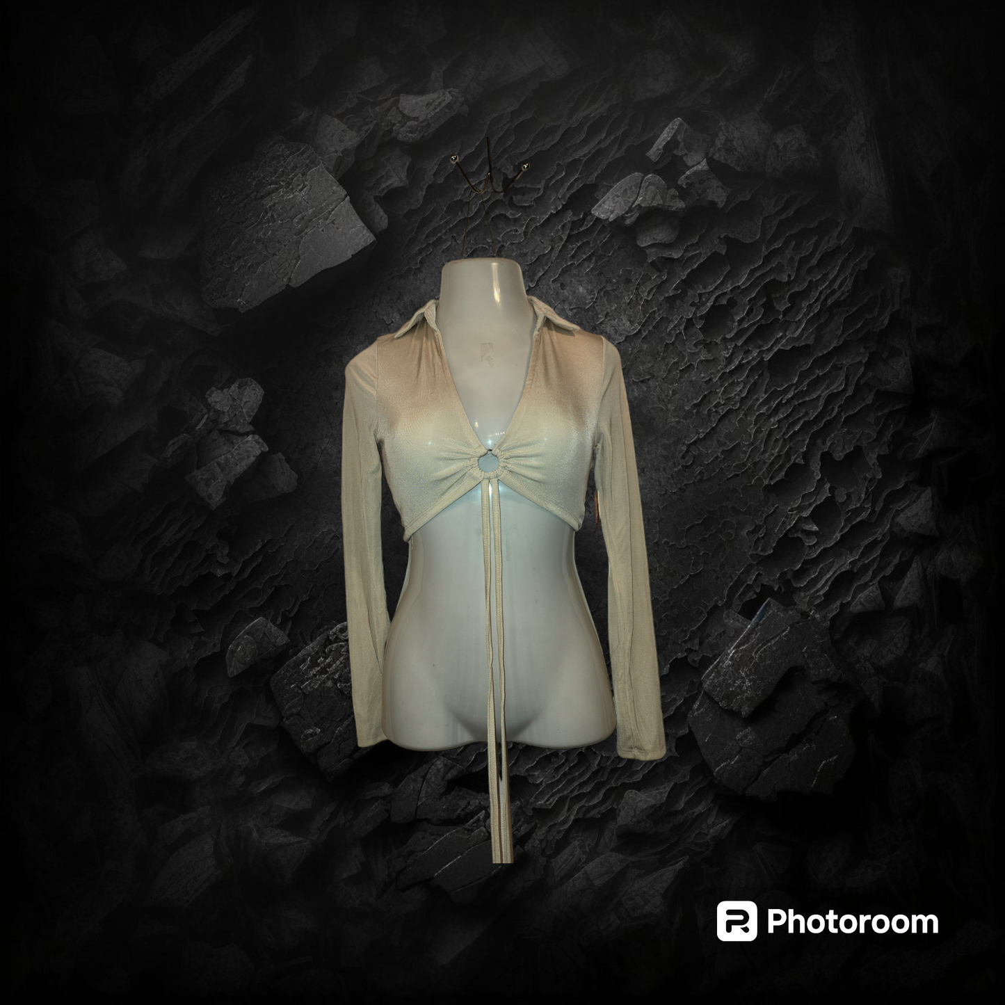 Collar Long-sleeve Crop Top