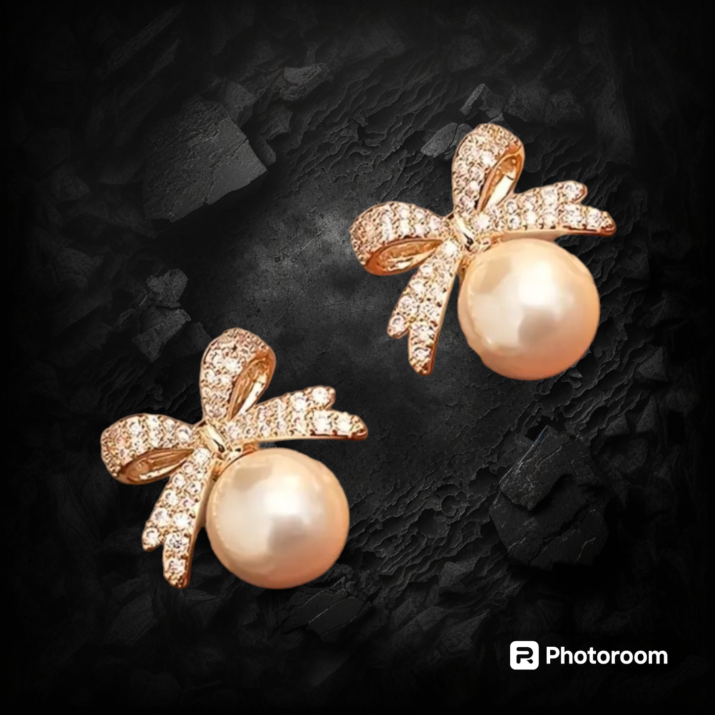 Eleqant Gold Bow Pear Stud Earrings