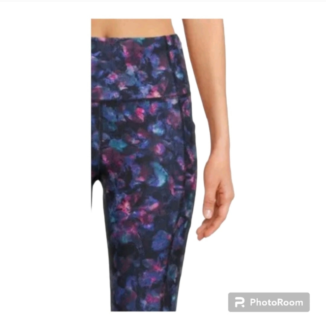 Women athletic capri apparel