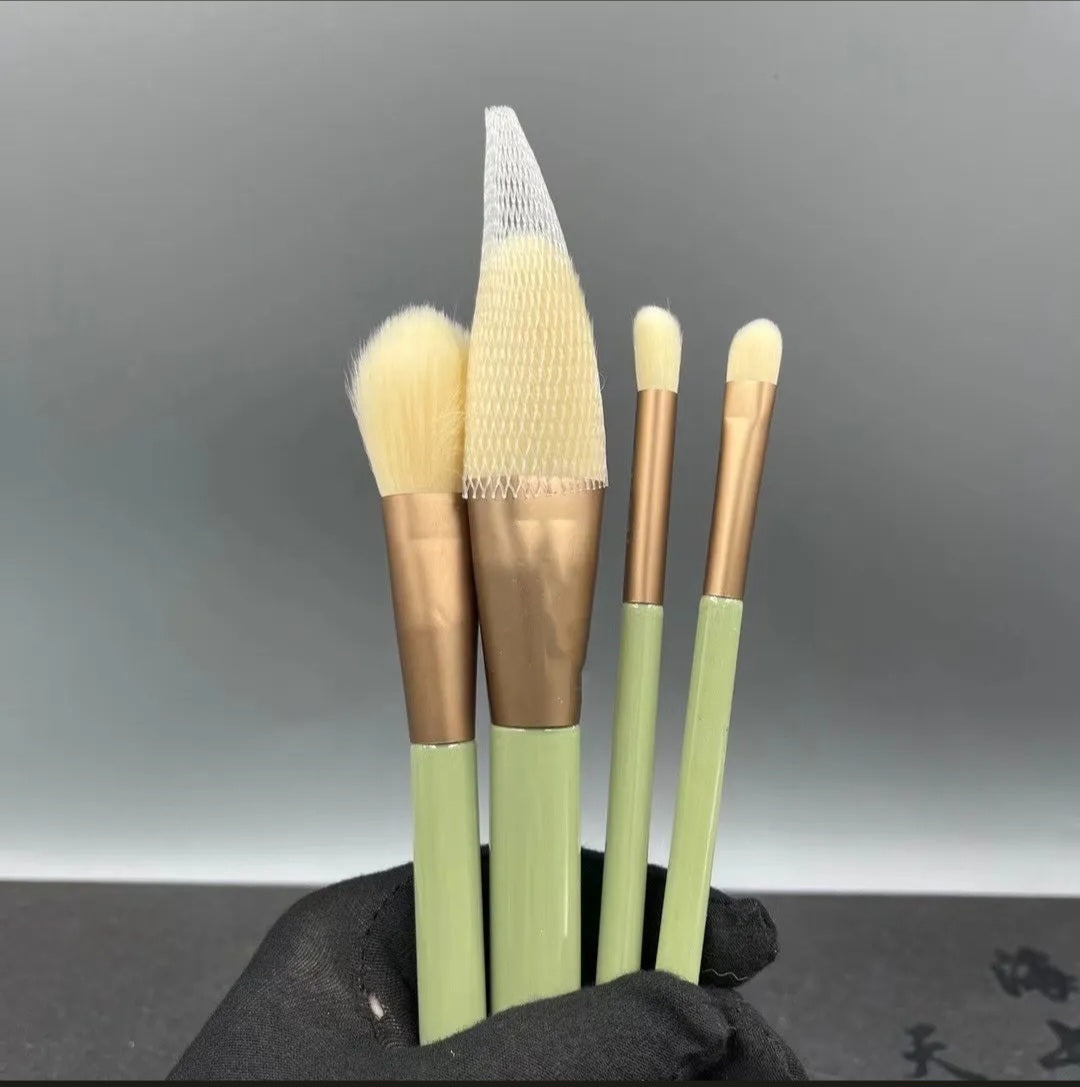 Gucci luxury inspired 8pc Make Up brush set