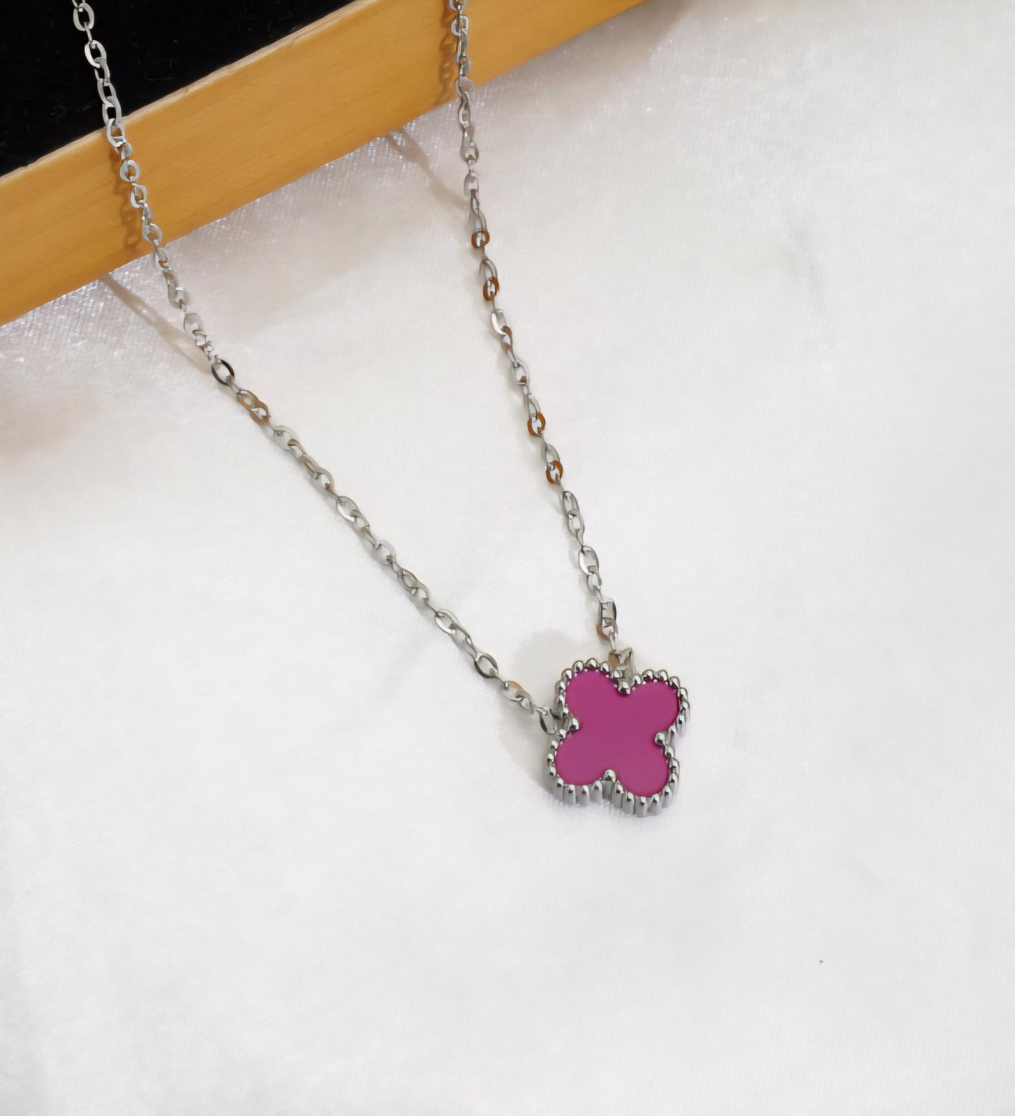 Van Cleef  Inspire 13mm Silver Clover Necklace