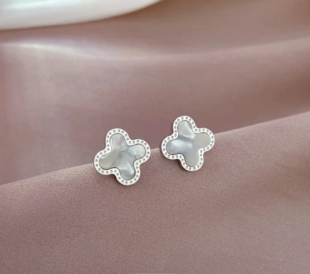 4 leaf clover earrings