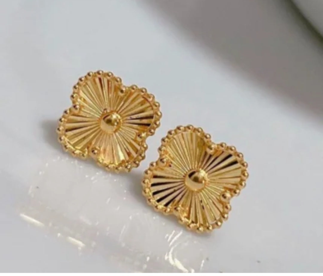 Inspired 4 leaf clover Earrings 13mm