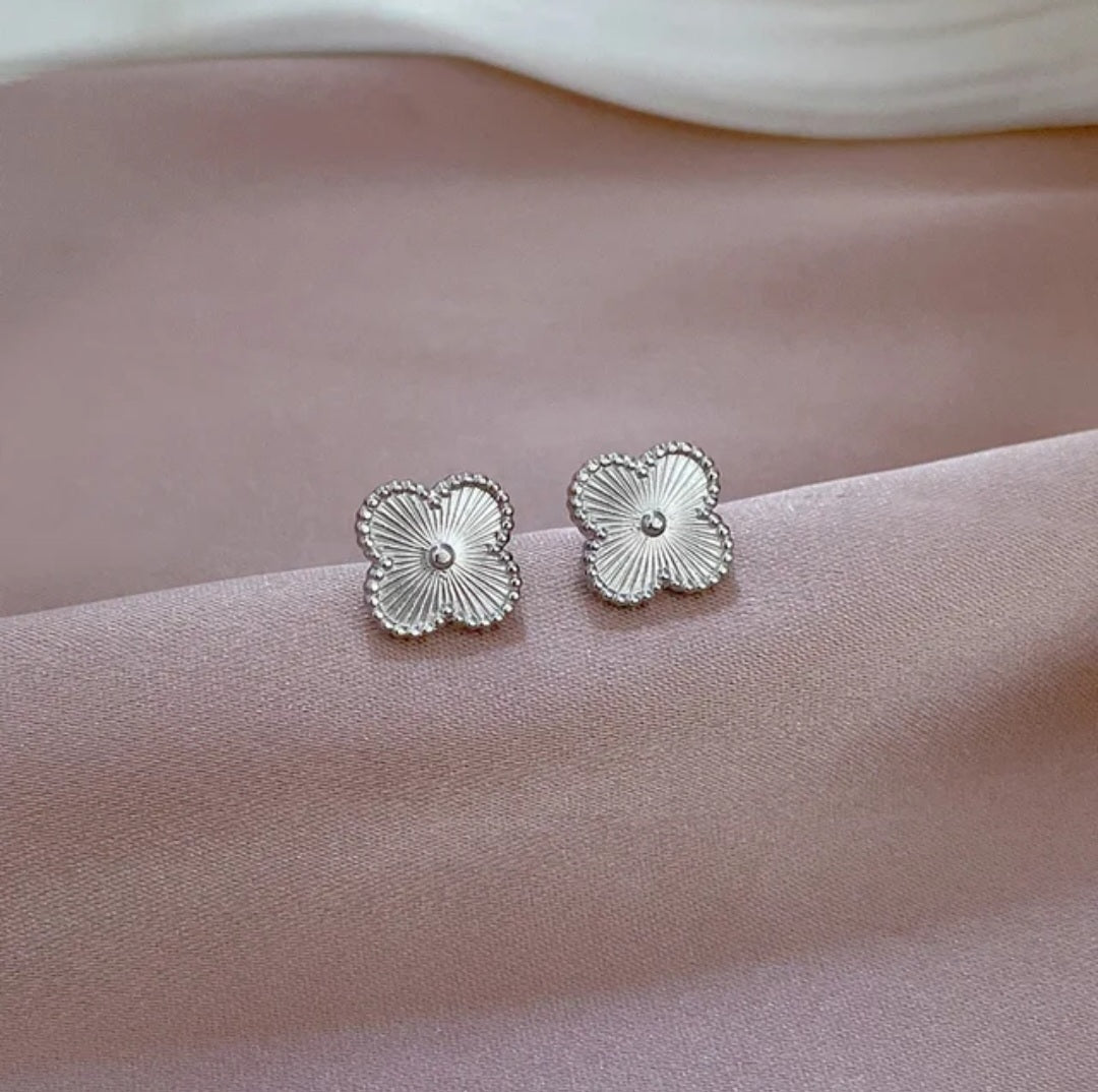 Inspired 4leaf clover earrings 11mm