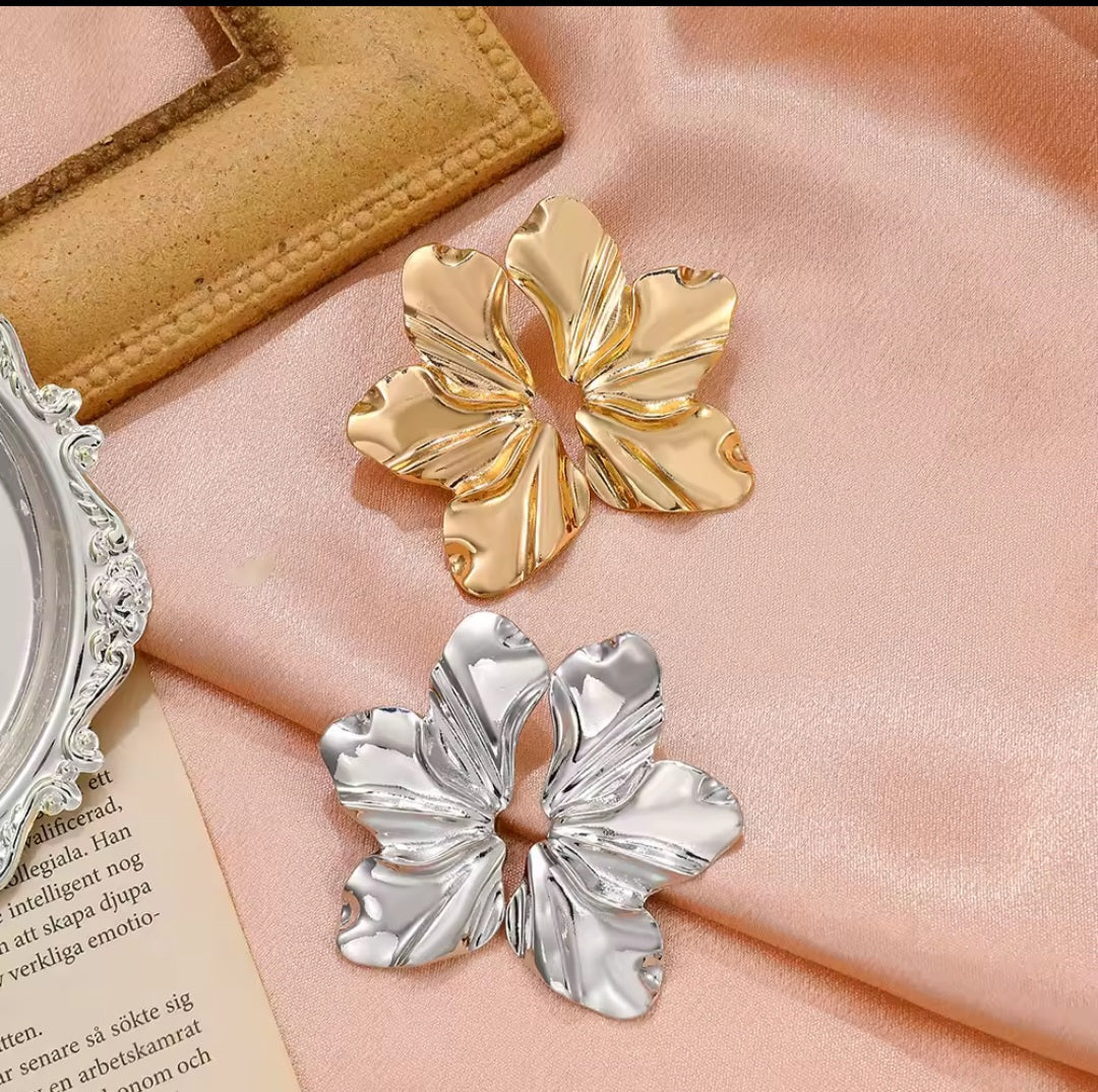 Flowers stud earrings