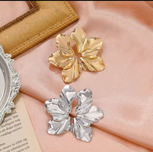 Flowers stud earrings