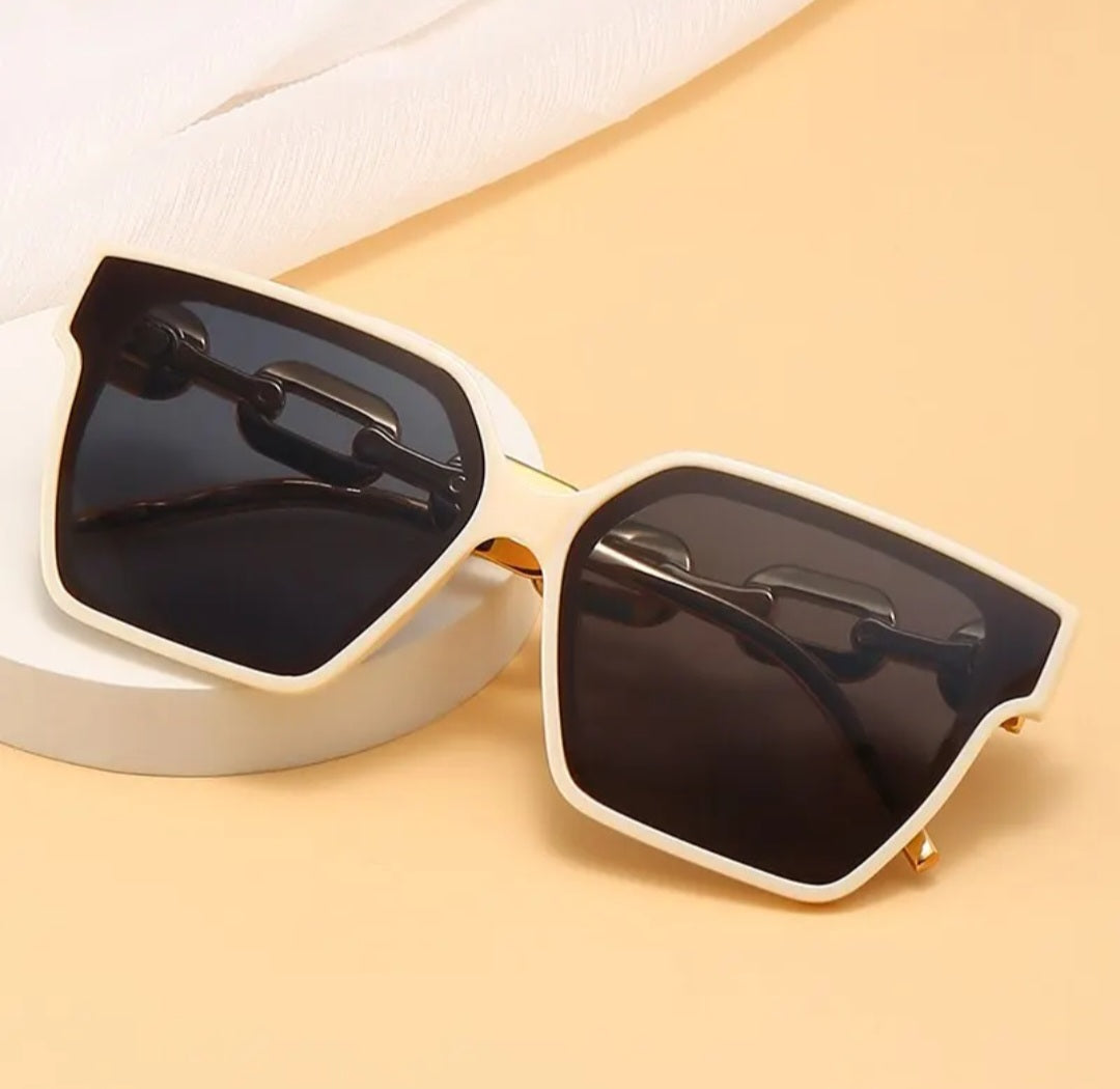 Square vintage style sunglasses