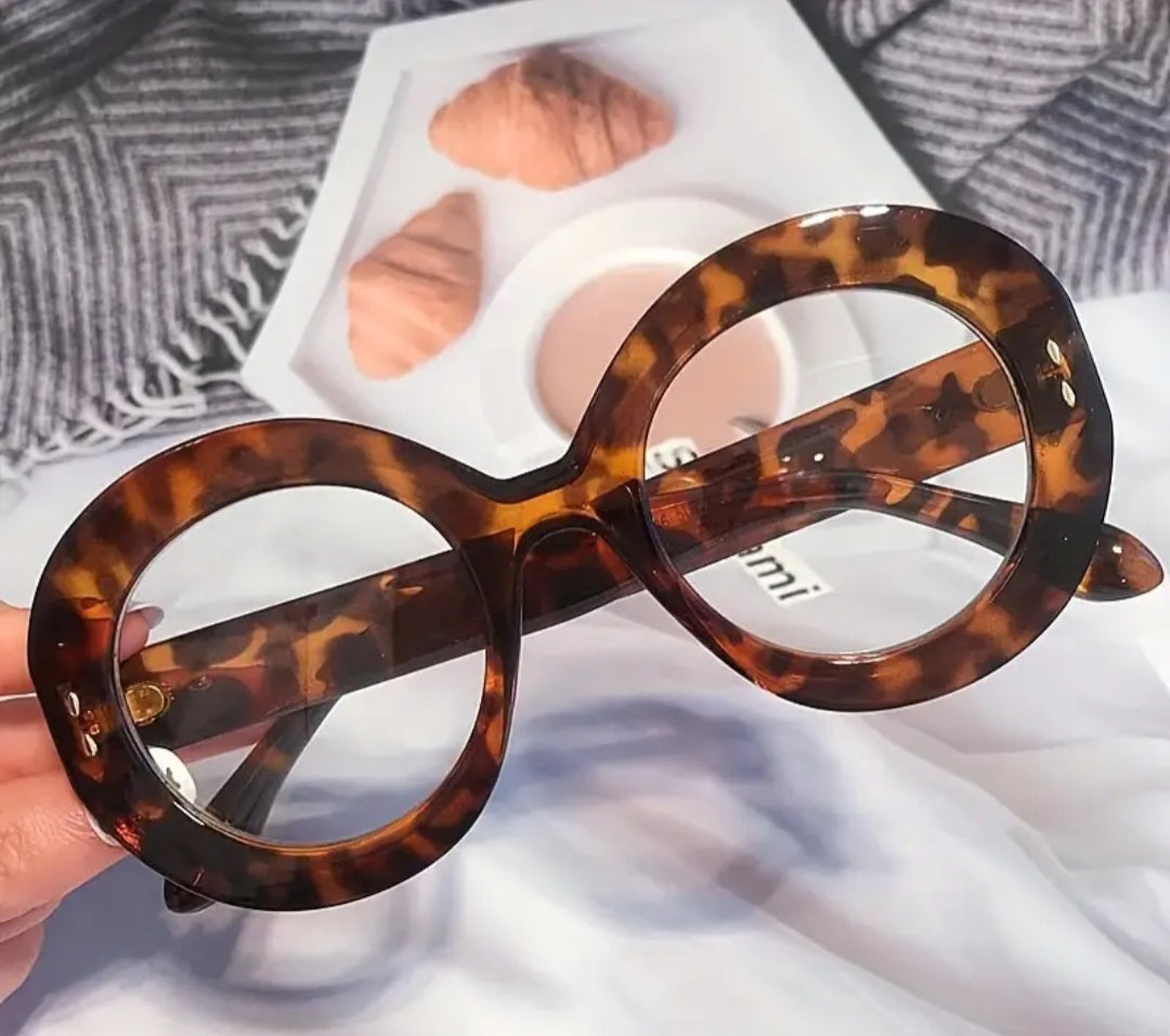 Oversized round eyewear